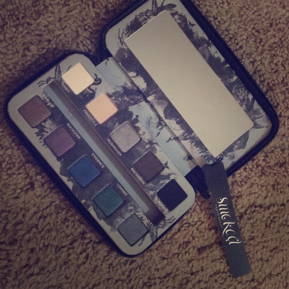 Urban decay smoked eyeshadow palette - Picture 2 of 4